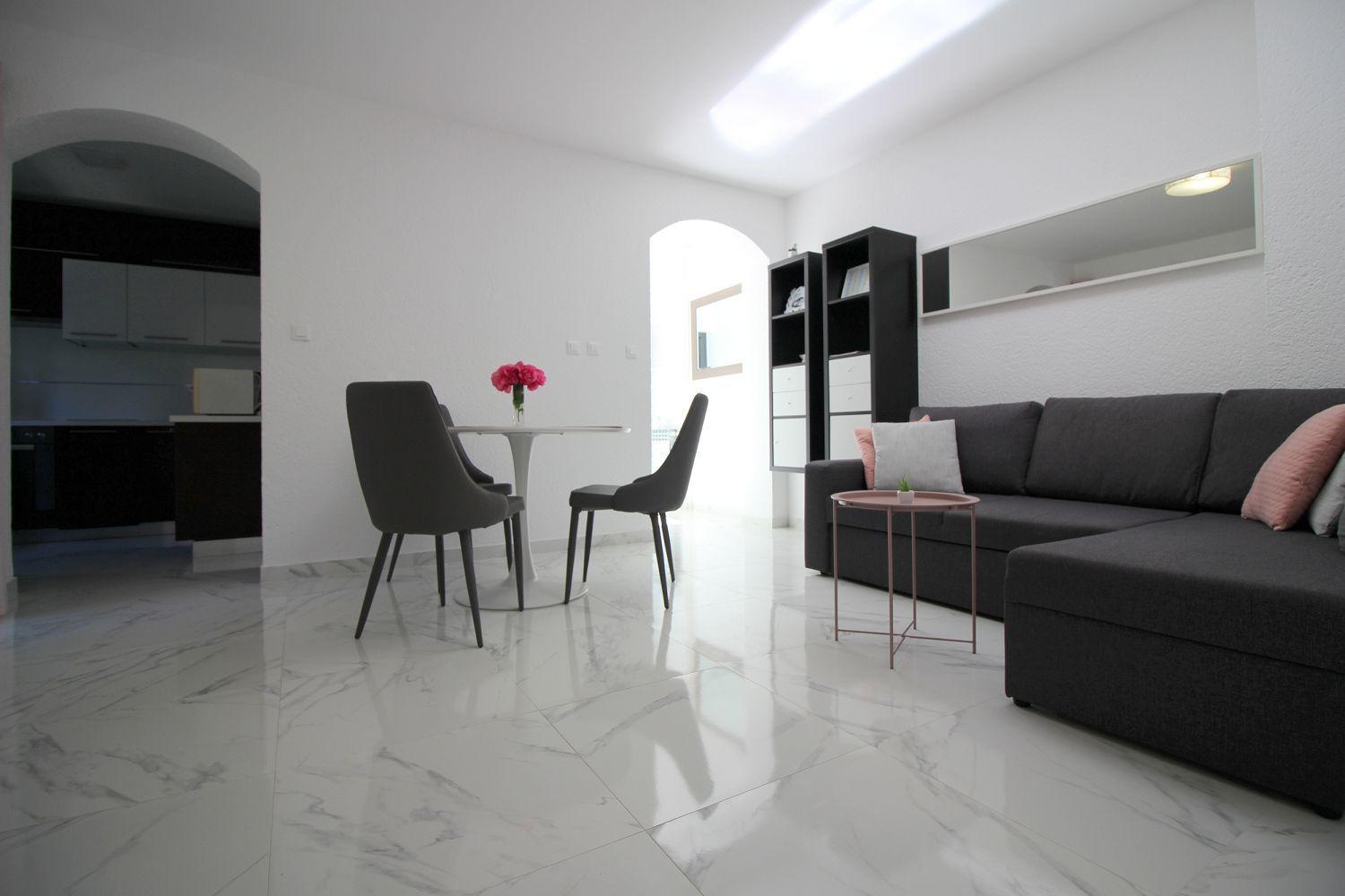 Komfortables Mit Privater Terrasse, Spielplatz, Grill, Liegen, Waschmaschine Apartment