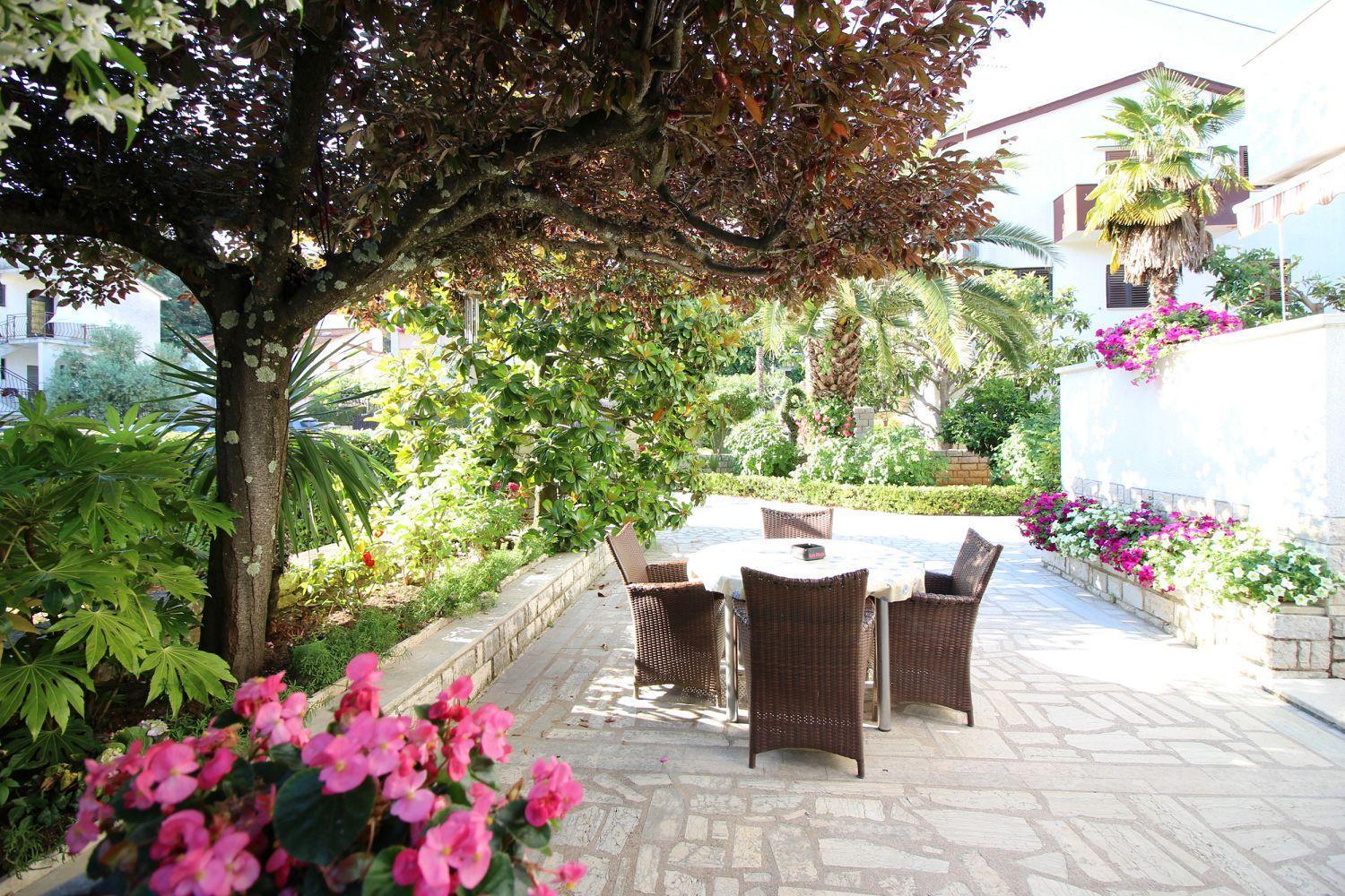 Komfortables Mit Privater Terrasse, Spielplatz, Grill, Liegen, Waschmaschine *