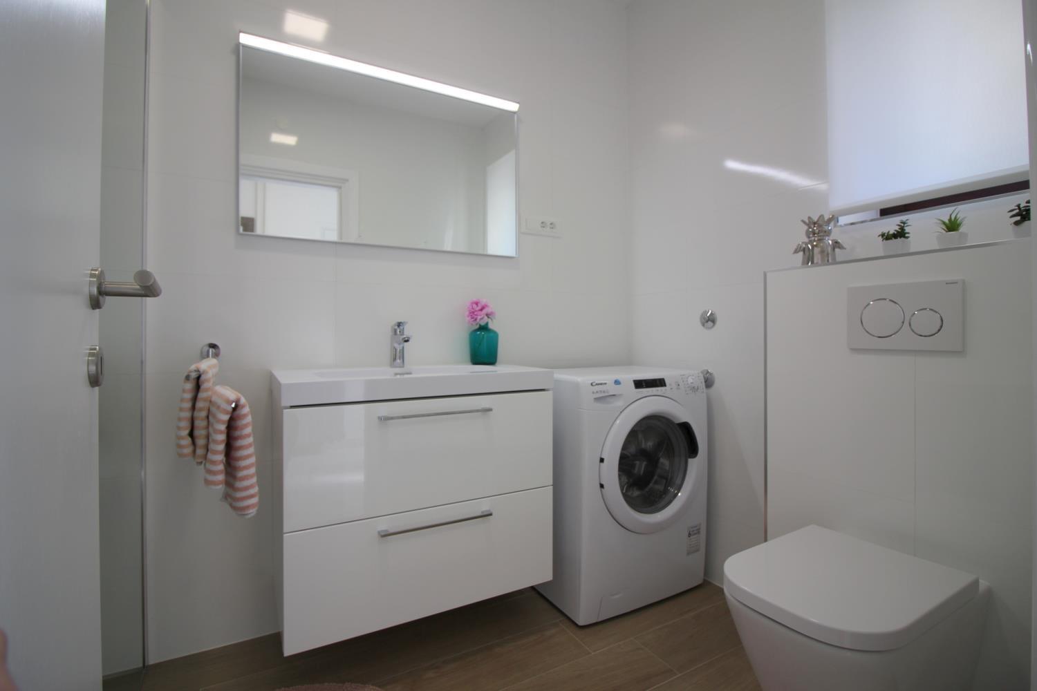 Komfortables Mit Privater Terrasse, Spielplatz, Grill, Liegen, Waschmaschine Apartmán Porec